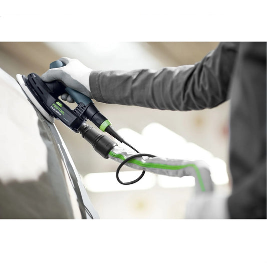 Festool ETS EC 150/5 EQ-Plus Exzenterschleifer in Anwendung auf Oberfläche mit Schutzschalter sichtbar.