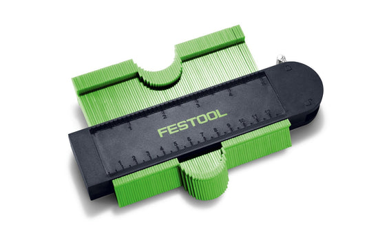 Festool Konturenlehre KTL-FZ FT1 mit grünen Kunststofflamellen und schwarzem Messstab zur Konturenübertragung.