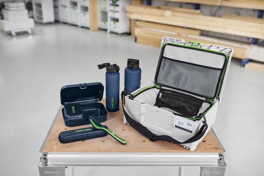 Festool Isoliertasche ISOT-FT1 geöffnet mit Zubehör, Trinkflaschen und Kühlakkus auf Systainer