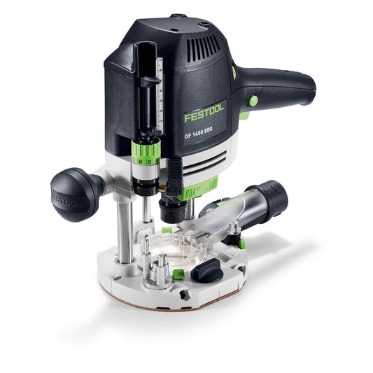 Festool Oberfräse OF 1400 EBQ-Plus mit weißer Grundplatte, schwarzem Motor und grünen Bedienelementen, Hauptansicht.