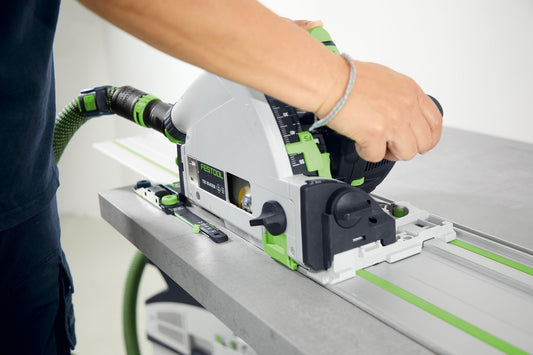 Festool Eintauch-Positionsanzeiger FS-EP bei Anwendung an Tauchsäge mit Führungsschiene auf Werkstück