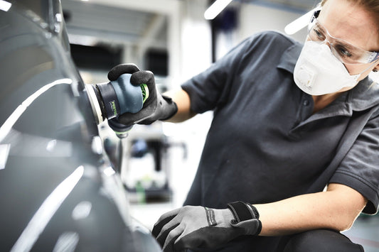 Festool Interface-Pad IP D77-10 bei der Anwendung zum Schleifen eines gewölbten Werkstücks