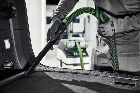 Festool Fugendüse D 36 FD-300 wird an grünem Saugschlauch angebracht zur Reinigung von Fugen