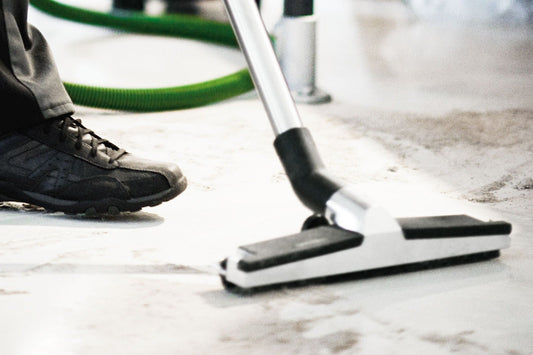 Festool Bodendüse D 36 BD 370 bei Flächenabsaugung auf Betonboden mit Saugschlauch
