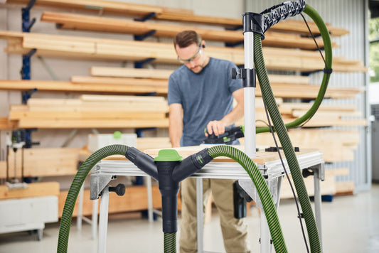Festool Y-Ventil SV-AS D50 SWT mit grünem Schlauch an MFT-Werkbank in Holzwerkstatt Anwendung