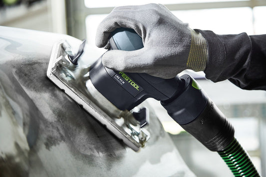 Festool IAS-Schlauch mit Drehausgleich bei der Anwendung an Druckluftschleifer, Absaugung und Abluft