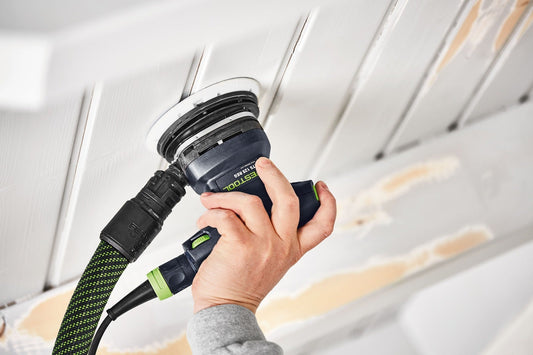 Festool Plug-it-Kabel mit grüner PUR-Gummi-Ausführung, Bajonettverriegelung und Kabeltülle in Verwendung