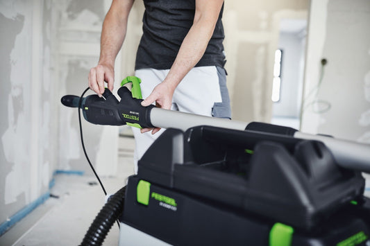Festool PLANEX Langhalsschleifer mit WHR-CT LHS 2 Werkzeughalter auf Absauganlage in Anwendung