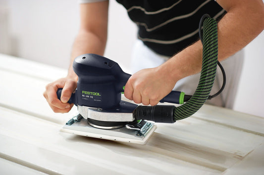 Festool RS 100 CO Elektroschleiffer mit Schleifschuh in Anwendung auf Holzwerkstück