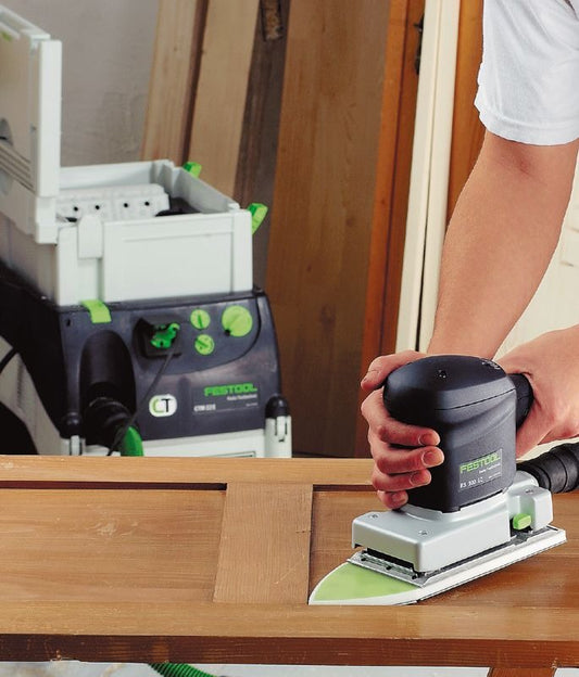 Festool Bügeleisenschleifschuh SSH-B V93x266 in Anwendung beim Schleifen von Holz, Detailansicht