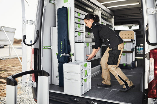 Festool Systainer³ SYS3 HWZ M 337 mit Holzeinsatz in Fahrzeugeinrichtung, Handwerkzeuge organisiert.
