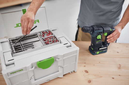 Festool Bohrerkassette BKS SYS3 D5-12 SDS mit Hammerbohrern und Akkubohrer beim Entnehmen aus dem Systainer