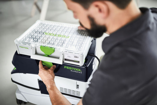 Festool Systainer³ Organizer SYS3 ORG M 89 mit transparentem Deckel in Anwendung, geöffnet zur Kleinteilaufbewahrung
