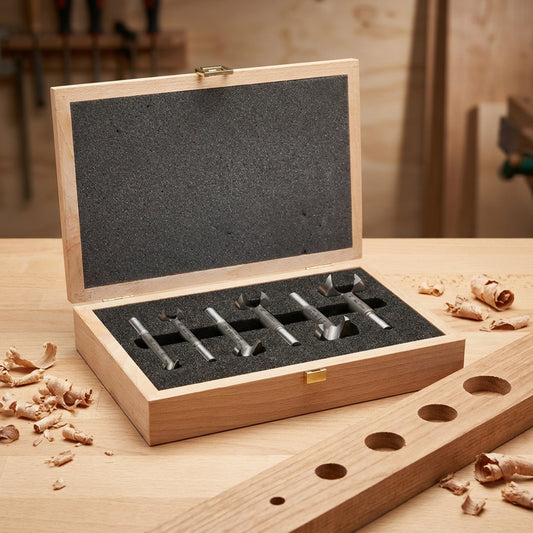 Famag Forstnerbohrersatz 6-tlg. im Holzkasten Ø 15-40 mm - auf Arbeitstisch